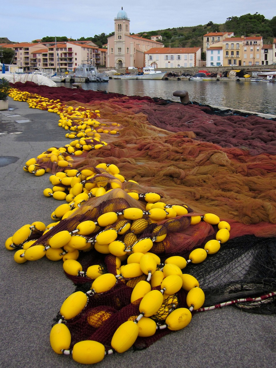 fishing net port-vendres france free photo