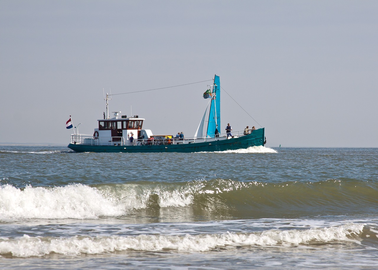 fishing vessel fang fischer free photo