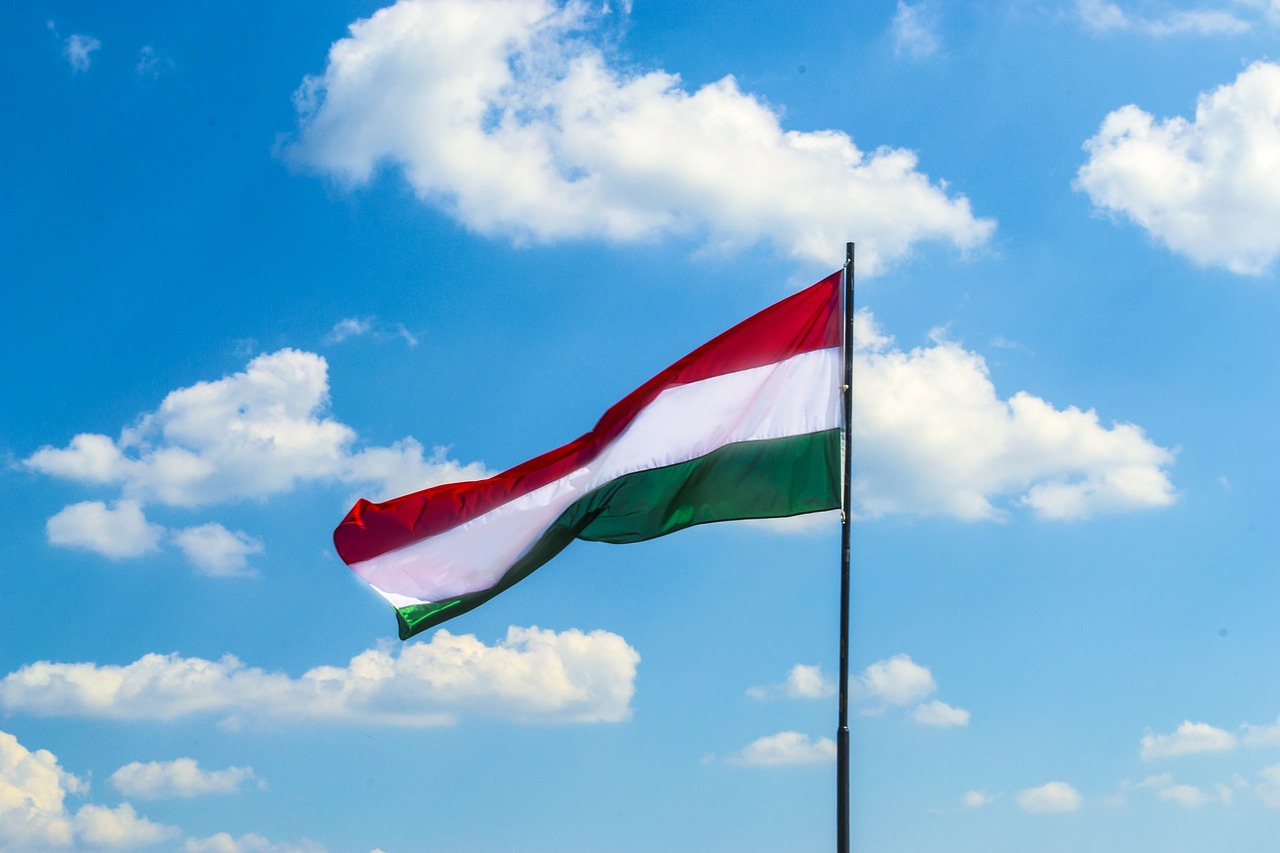 flag hungary cloud free photo