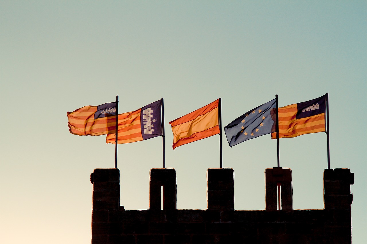 flag spain castle free photo
