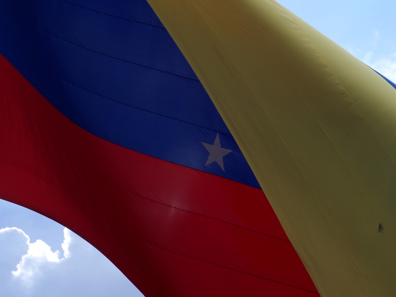 flag venezuela clouds free photo