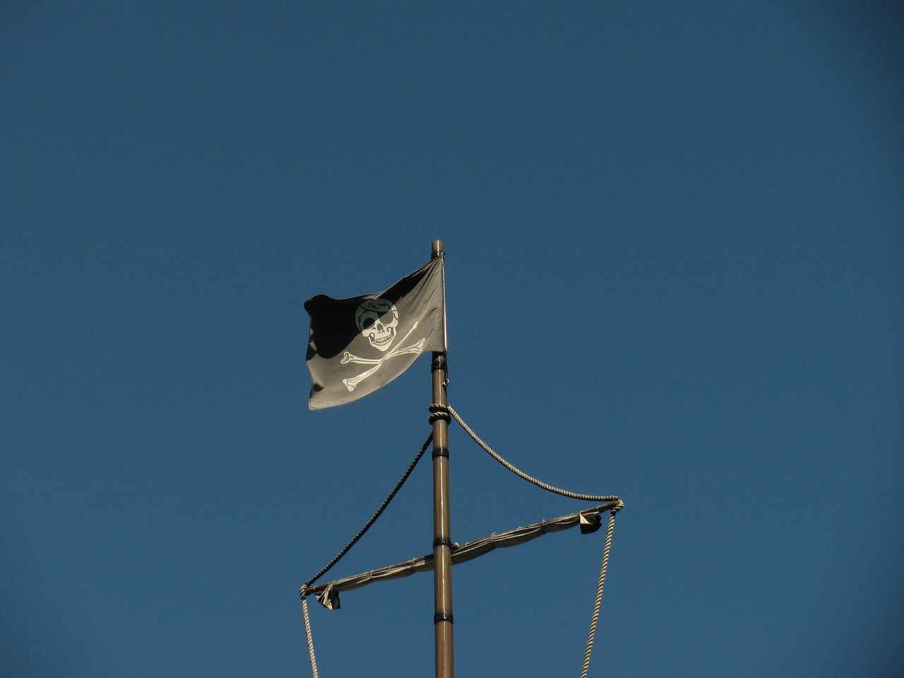 flag pirates skull free photo