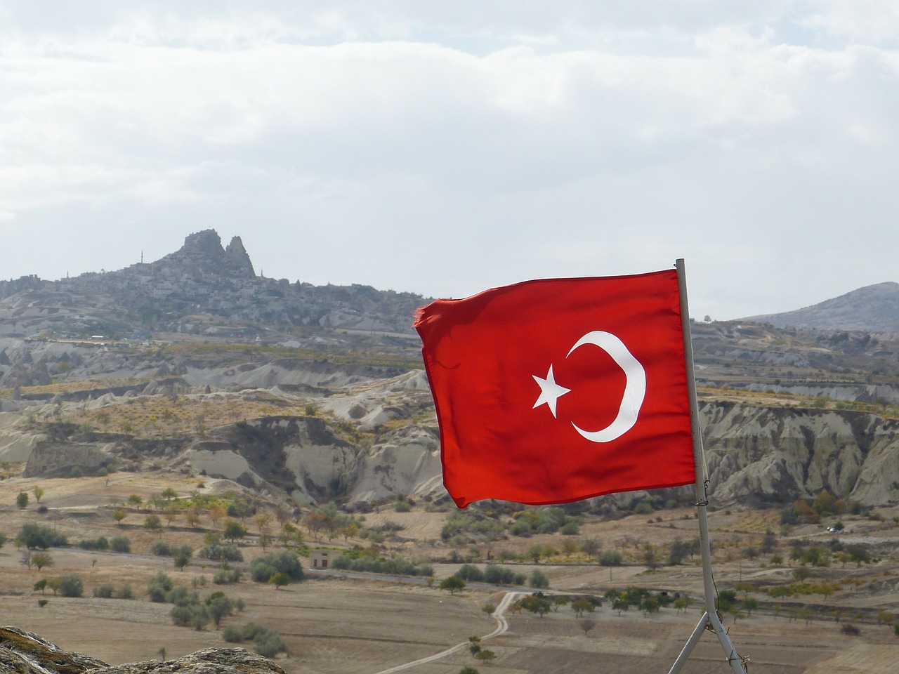 flag turkey uchisar free photo