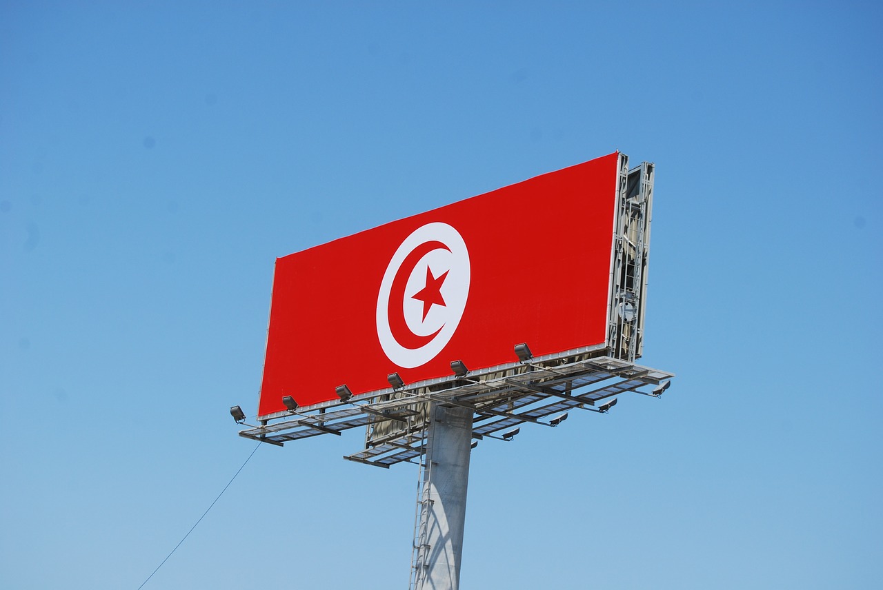 flag tunisian sky free photo