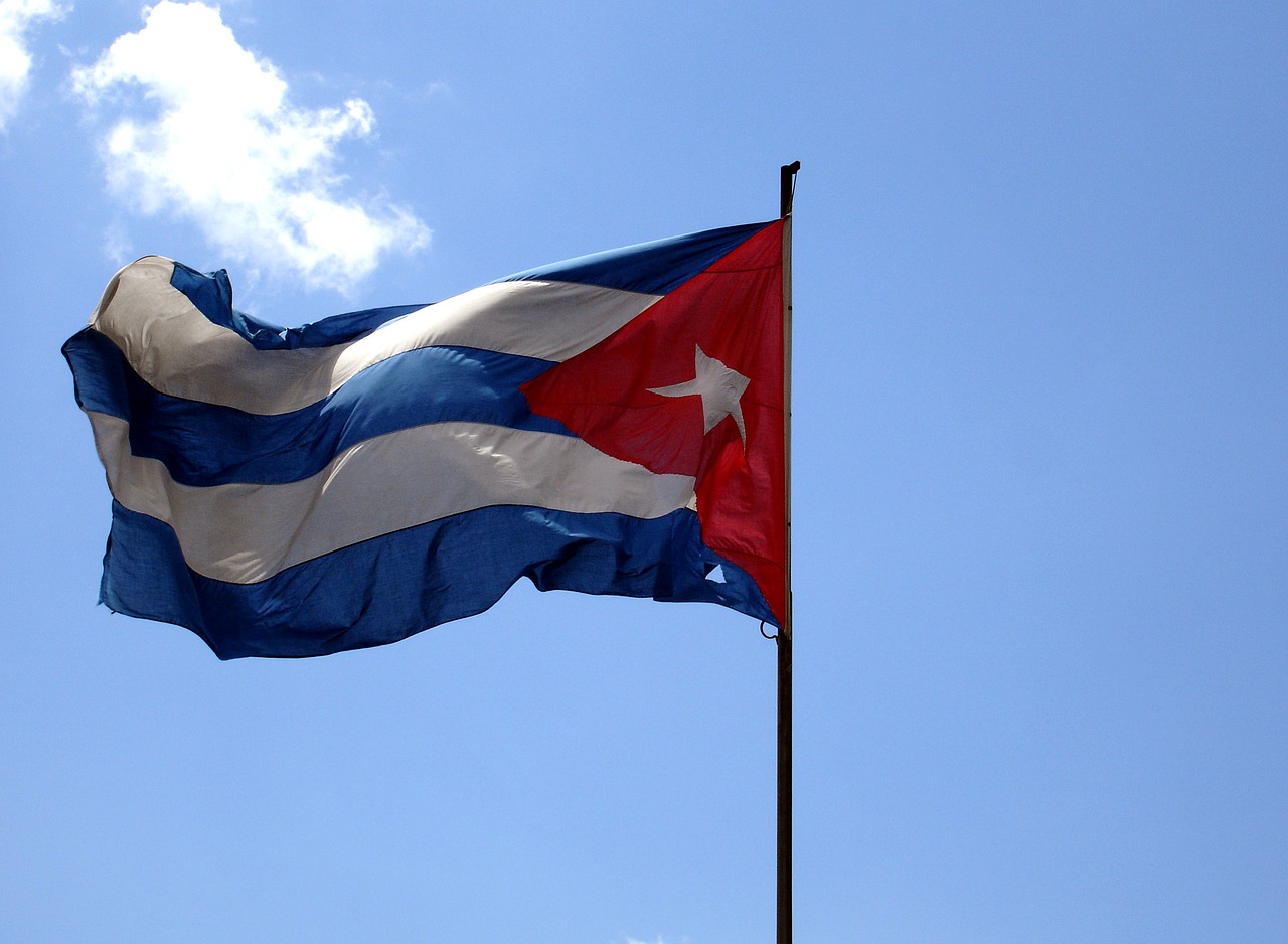 flag cuba sky free photo