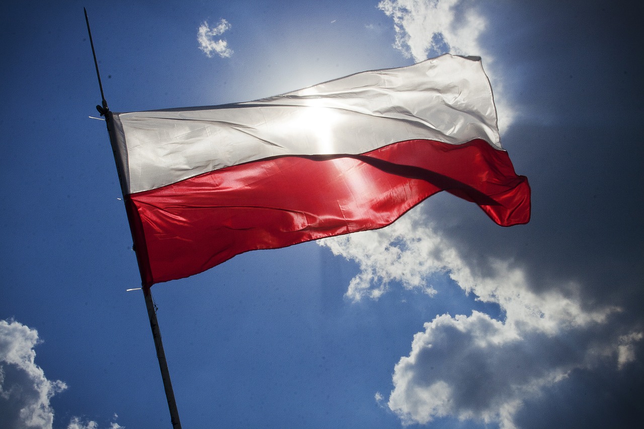 flag poland sky free photo