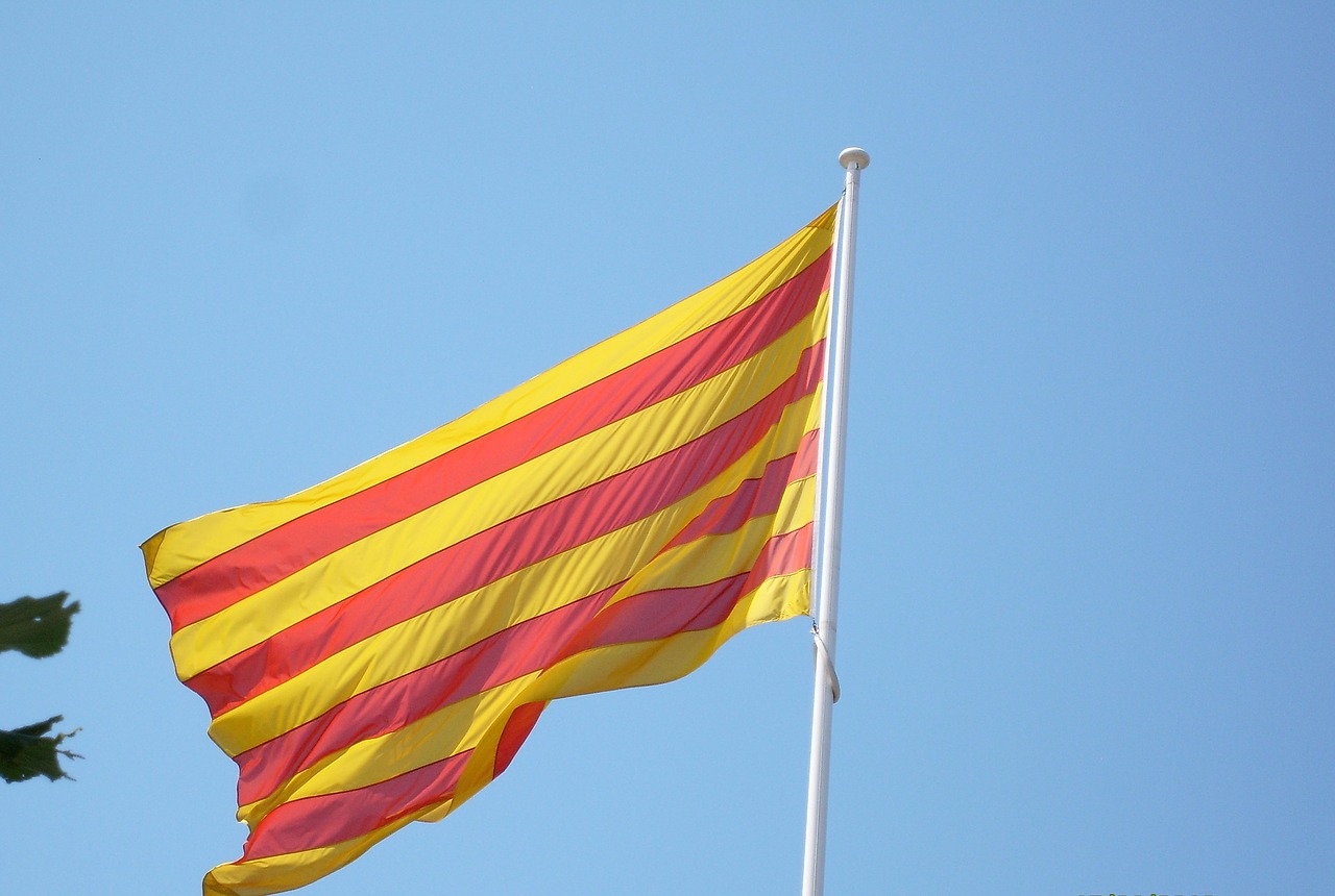 flag kataloni sky the mast free photo