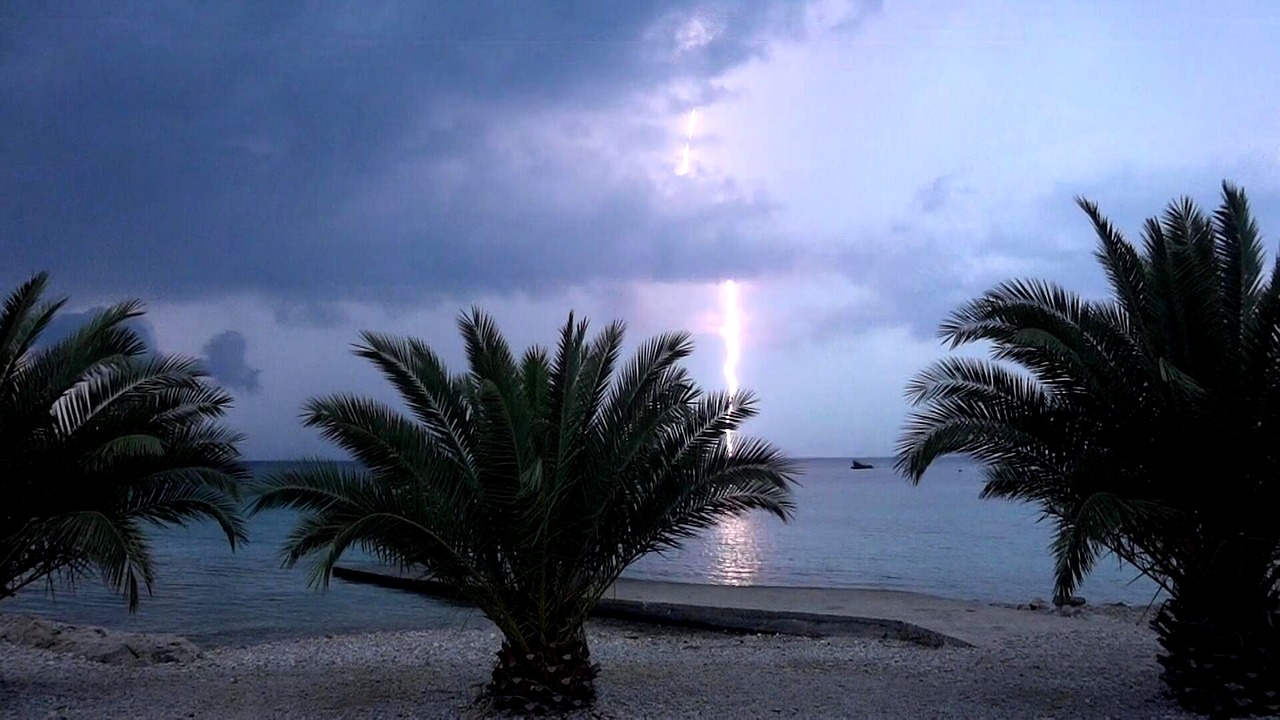 flash thunderstorm beach free photo
