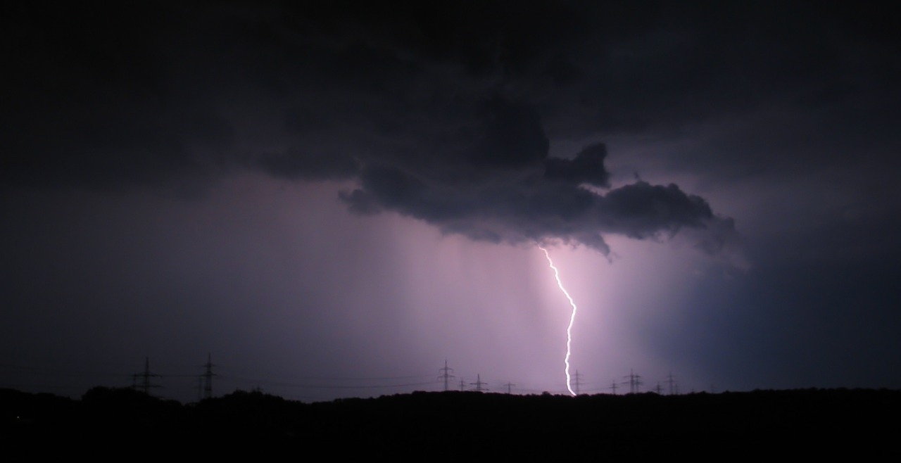 flash thunderstorm clouds free photo