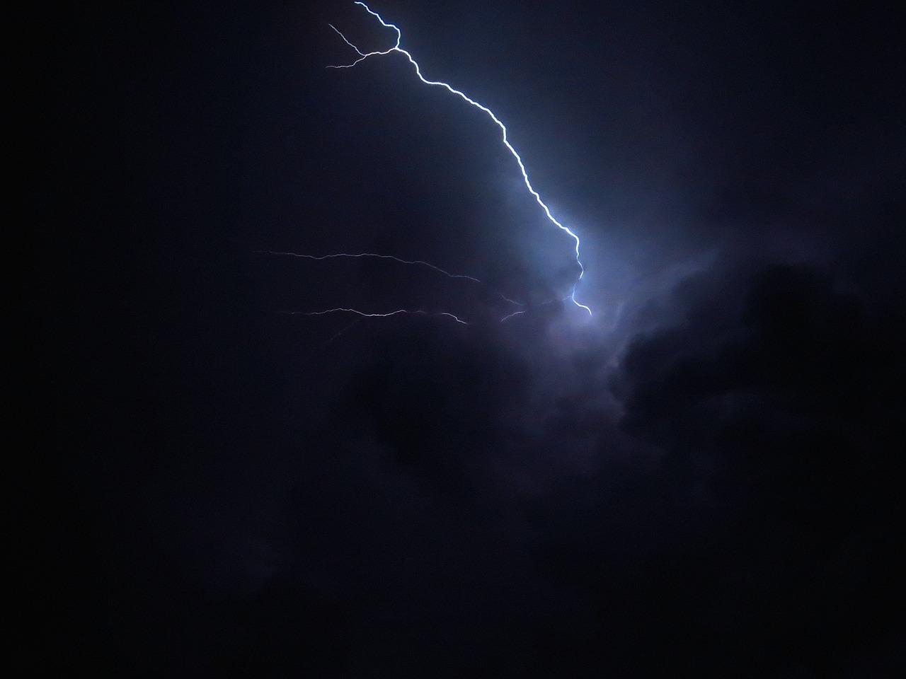 flash thunder lightning free photo