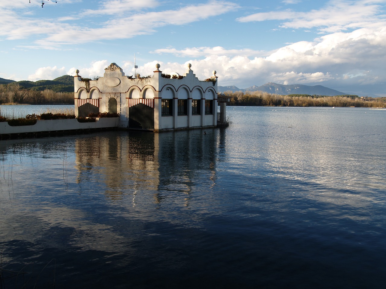 flat lake water free photo