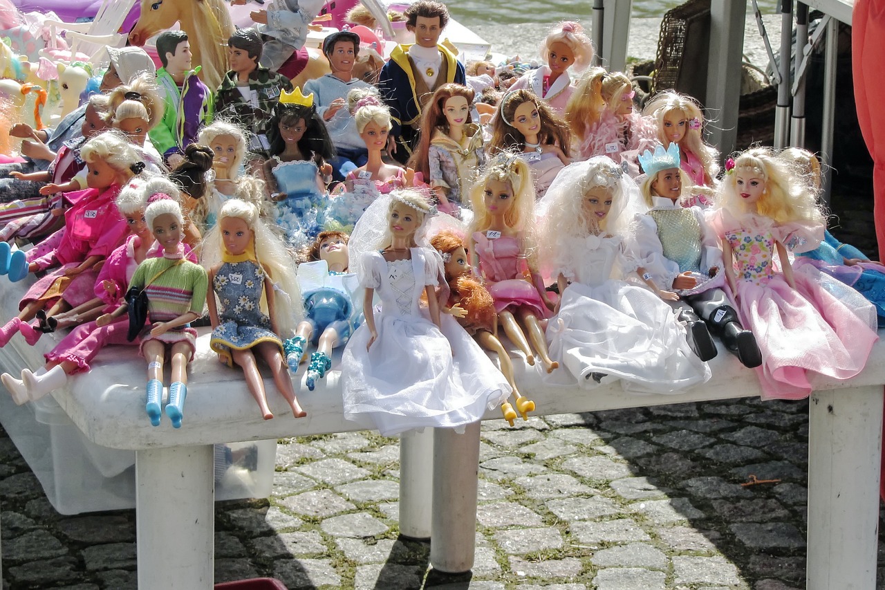 flea market dolls toys free photo