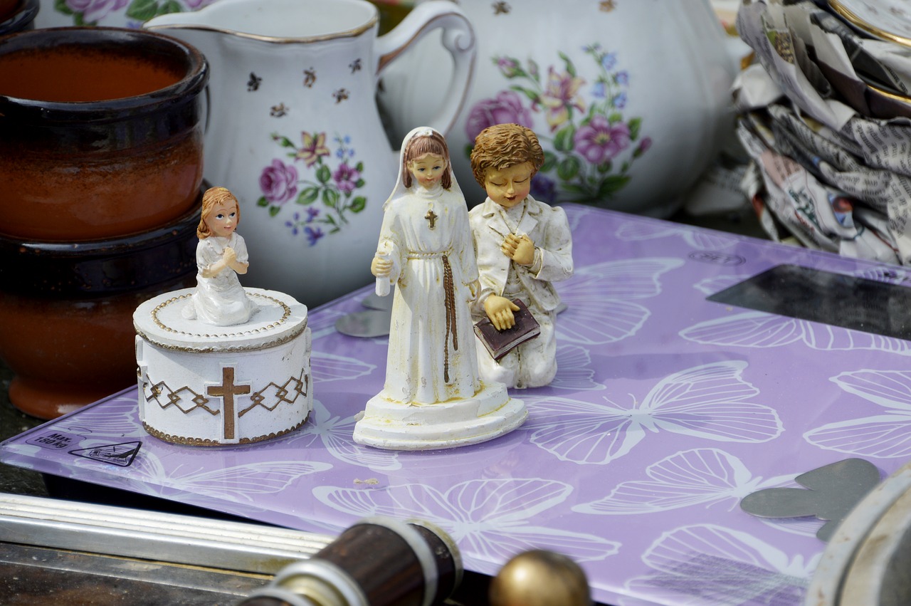 flea market  empty attic  communicants free photo