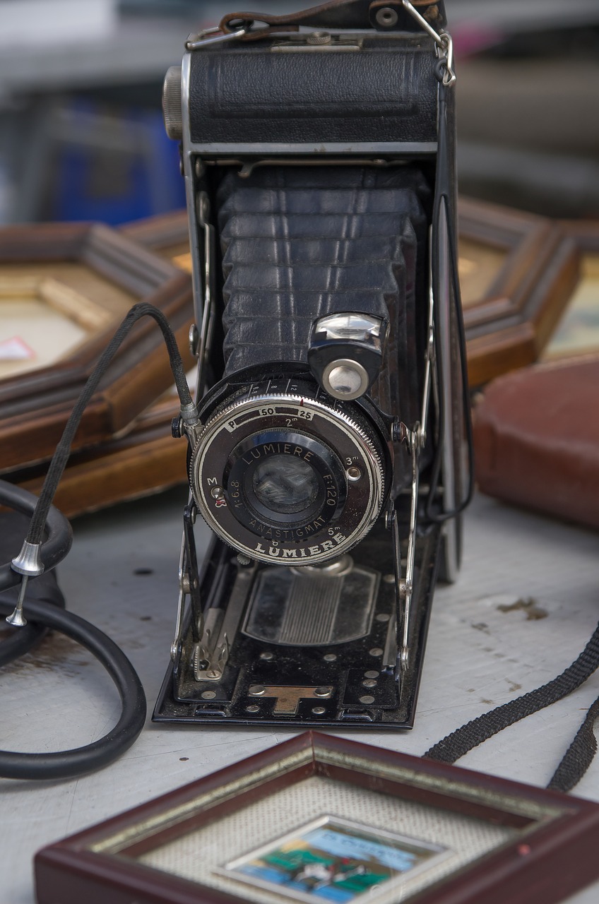 flea market  camera  photography free photo