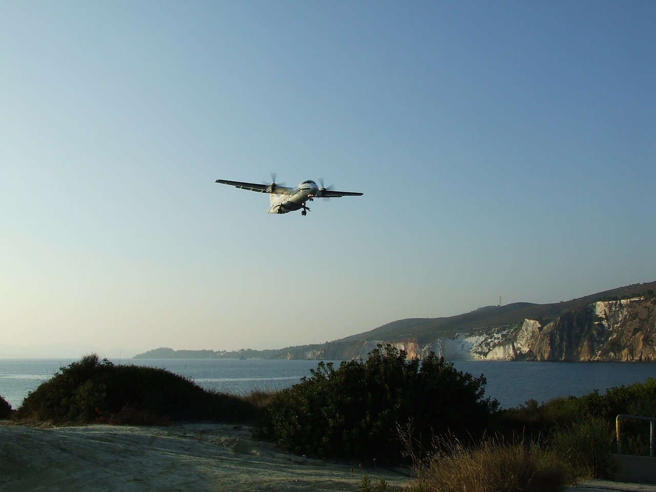 flight landing passenger aircraft free photo