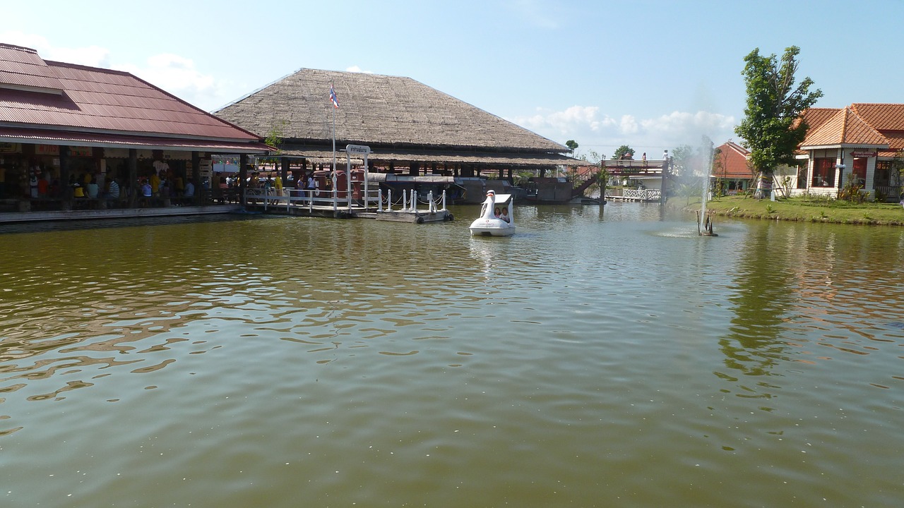 floating market thailand hua hin free photo