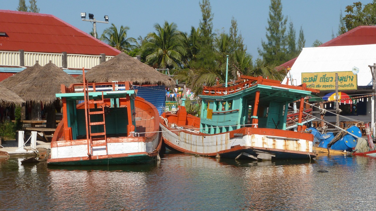 floating market thailand boats free photo