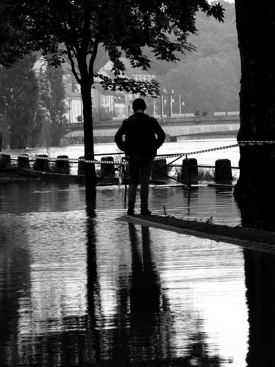 flood street man free photo