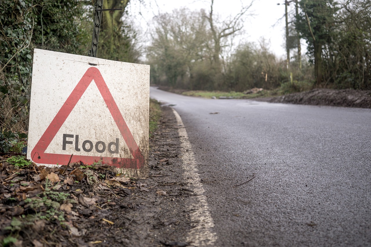 flood road sign sign free photo