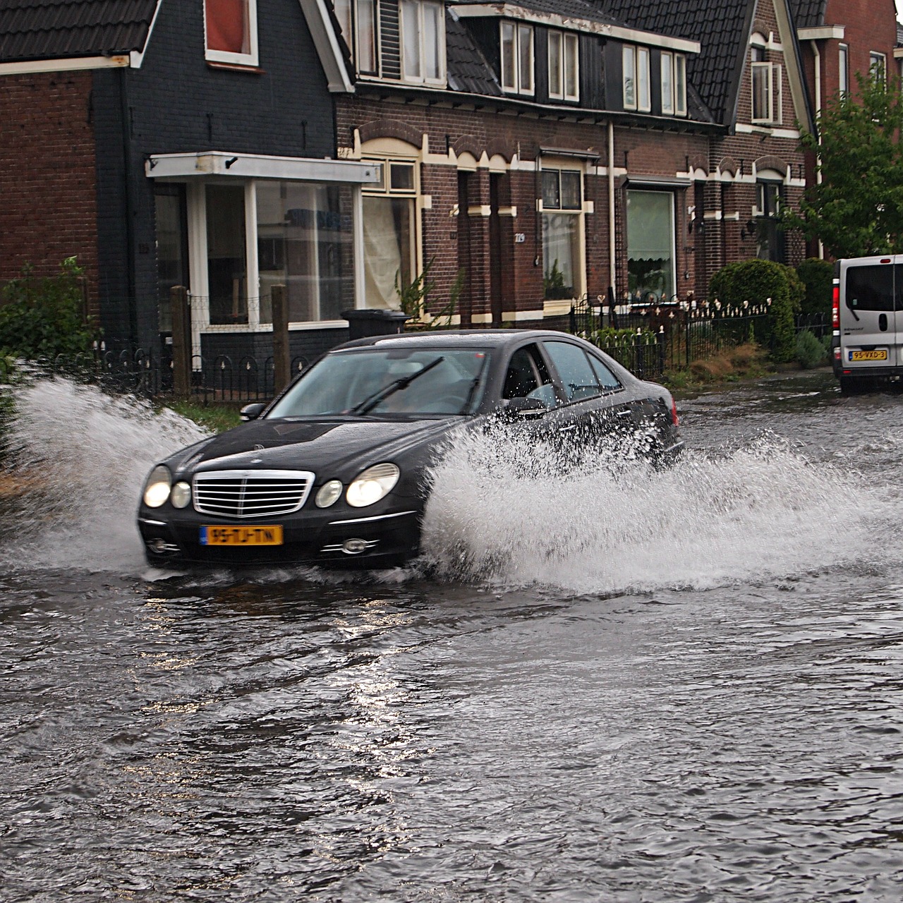 flood car waves free photo