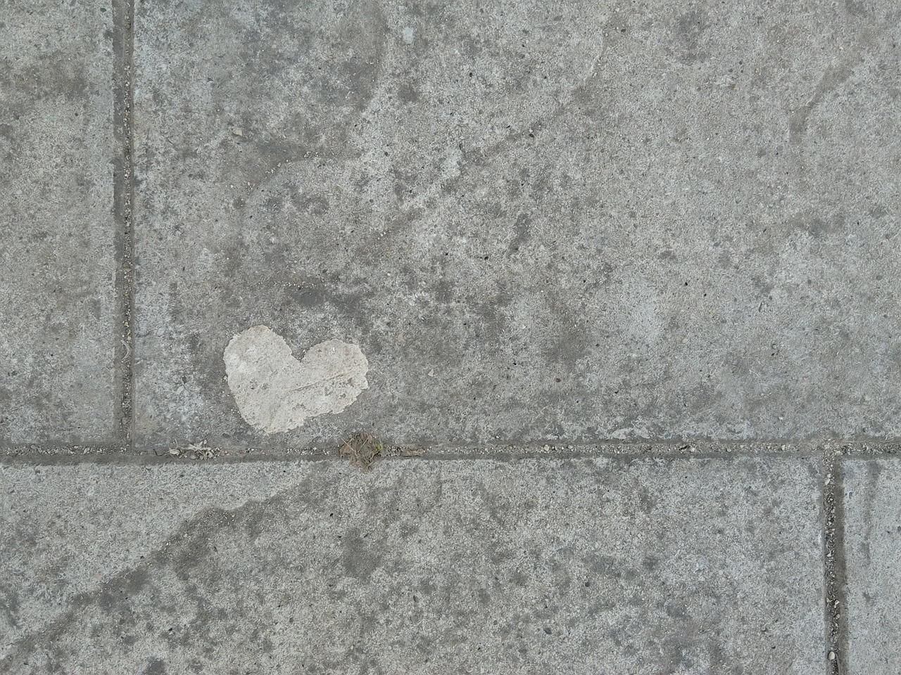 floor stone heart free photo