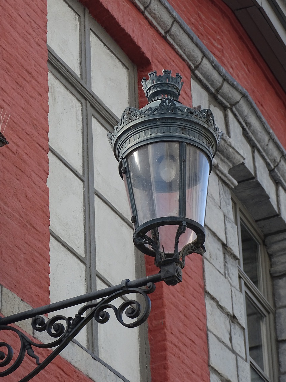 floor lamp  street  tournai free photo