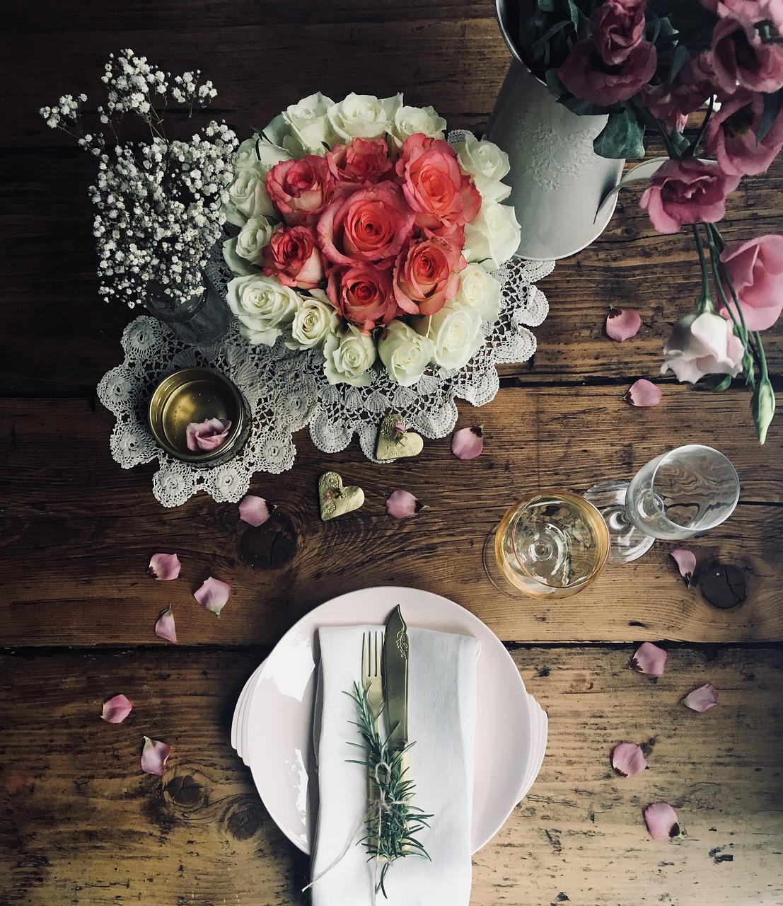 floral place setting  wedding  roses free photo