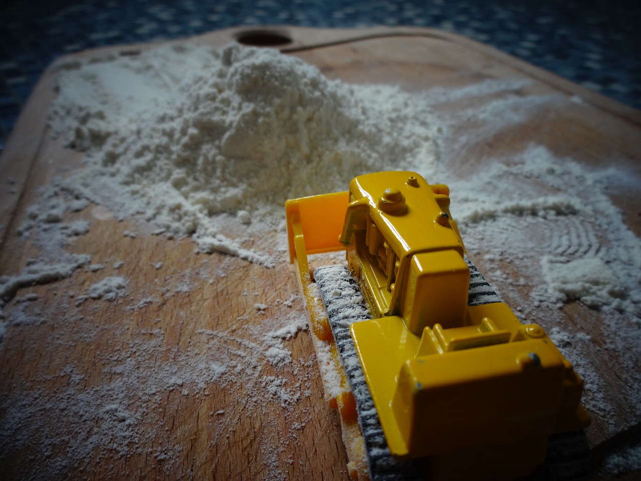 flour toy bulldozer free photo