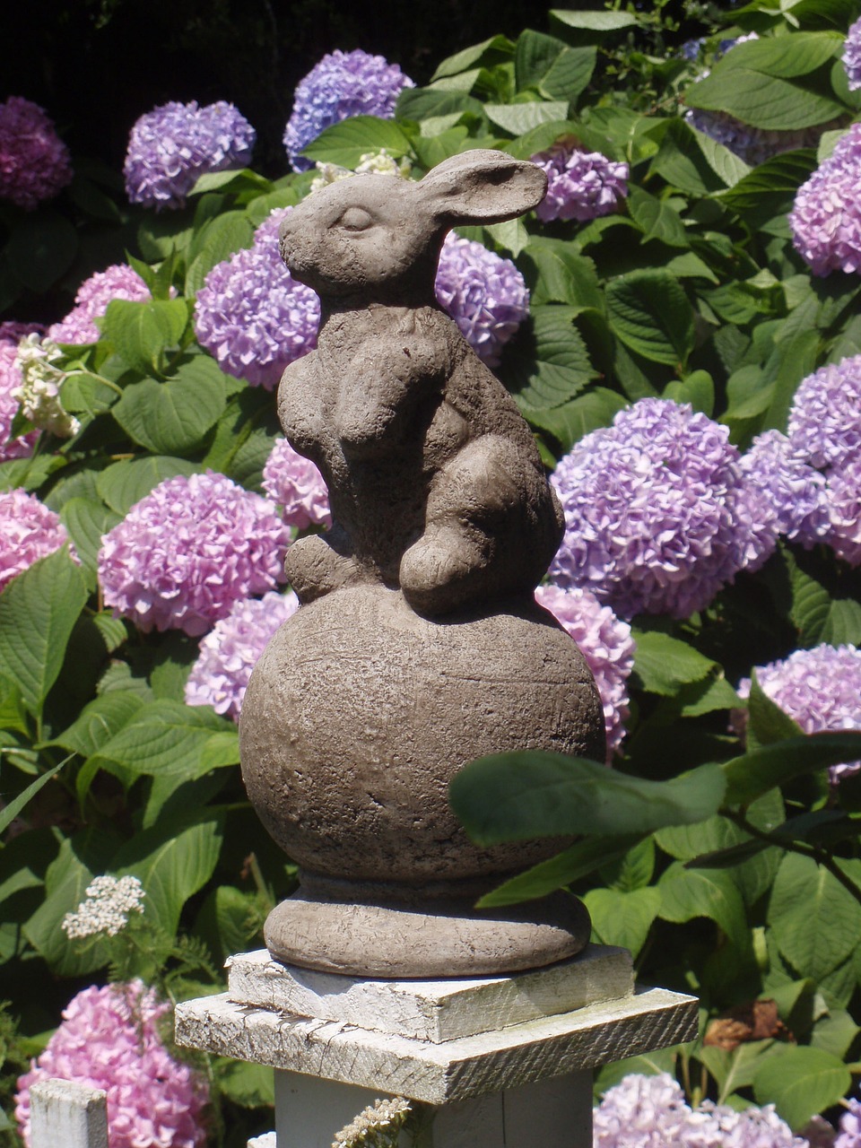 flower garden statue free photo