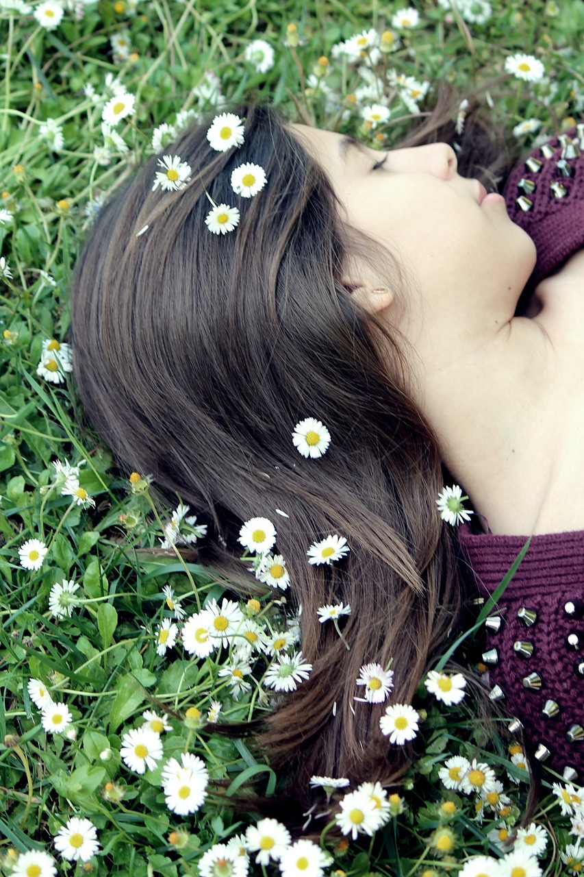 flowers martgherite girl free photo