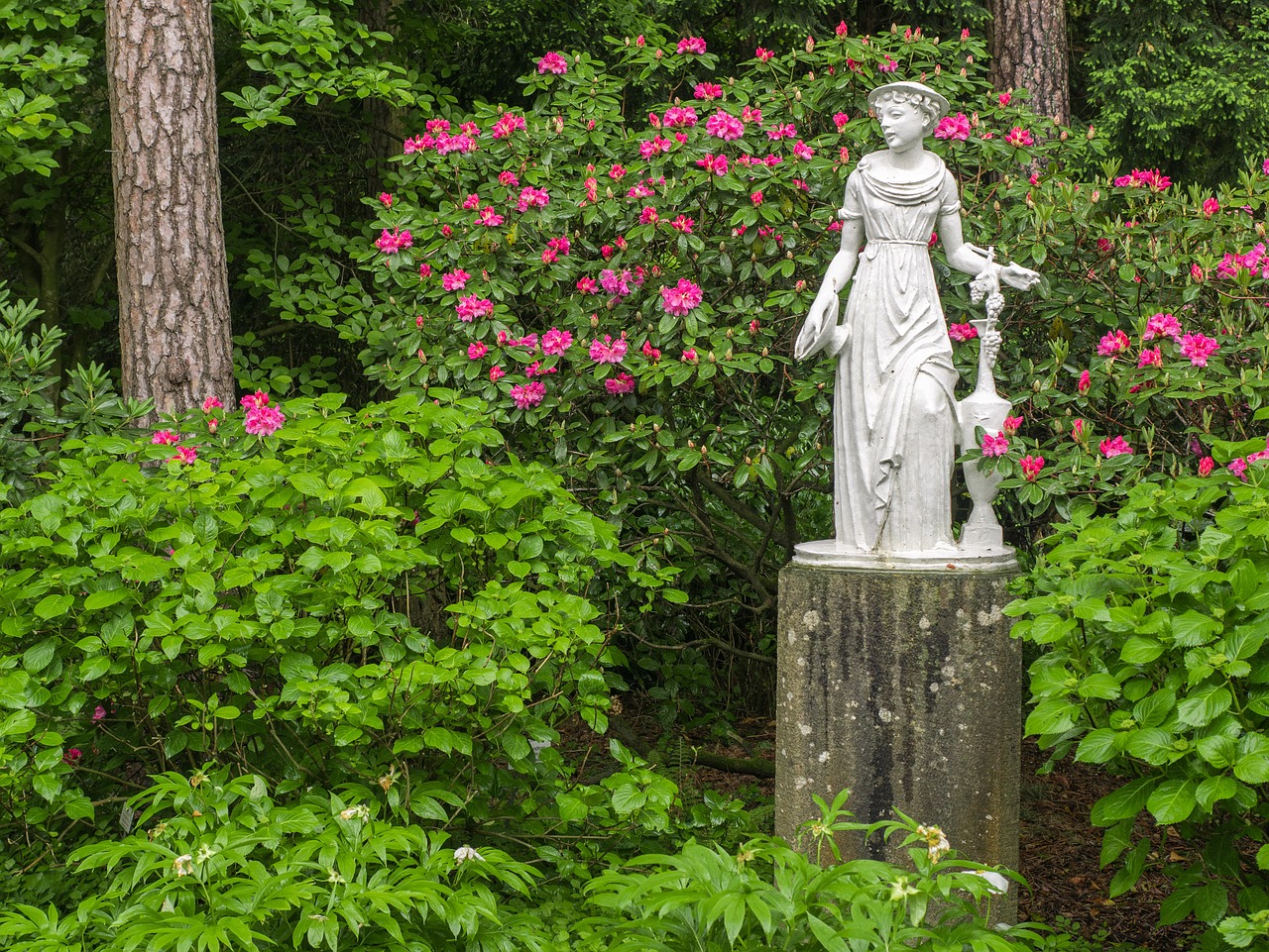 flowers  park  sculpture free photo