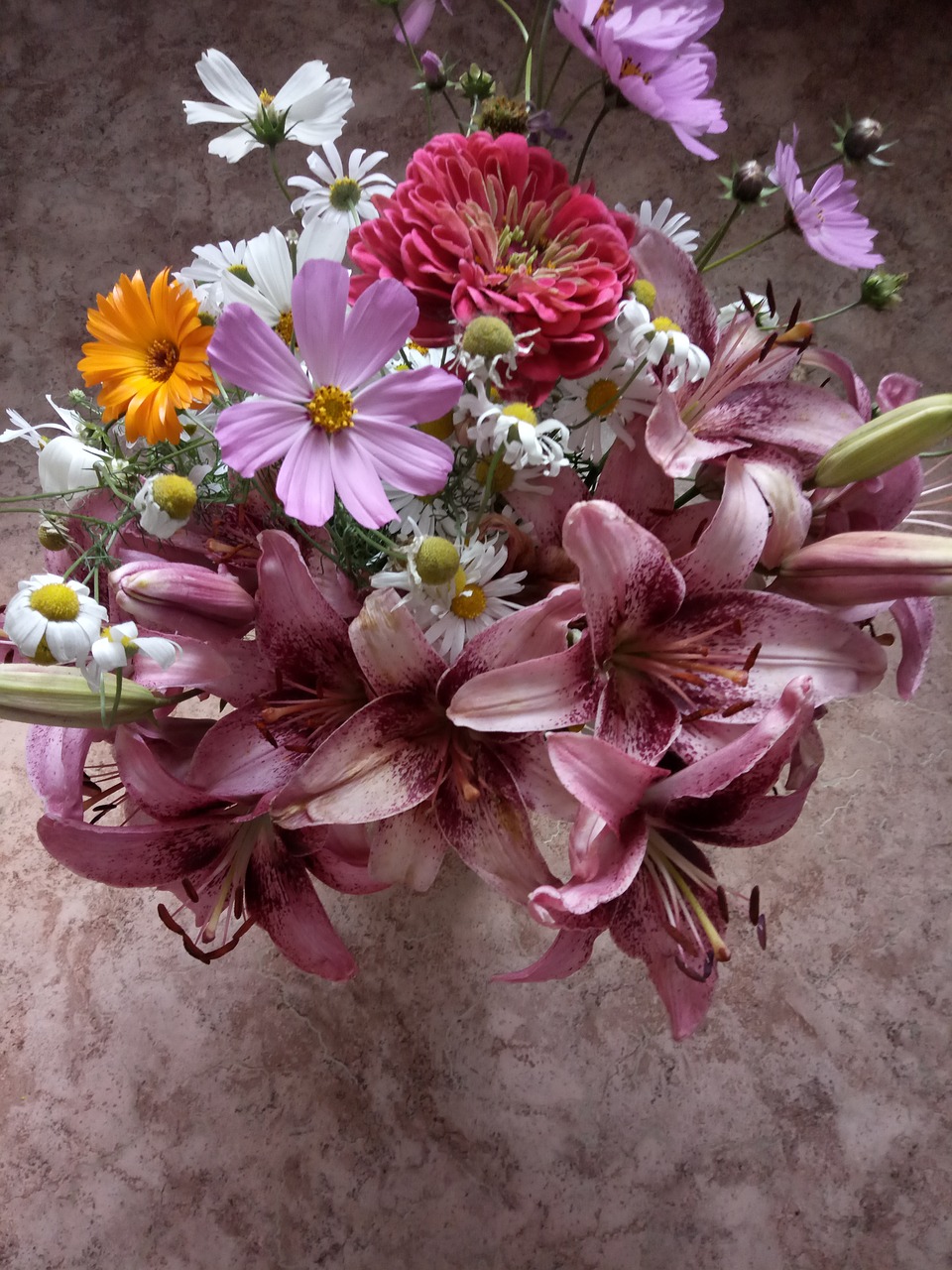 flowers  bouquet of flowers  lily flowers free photo