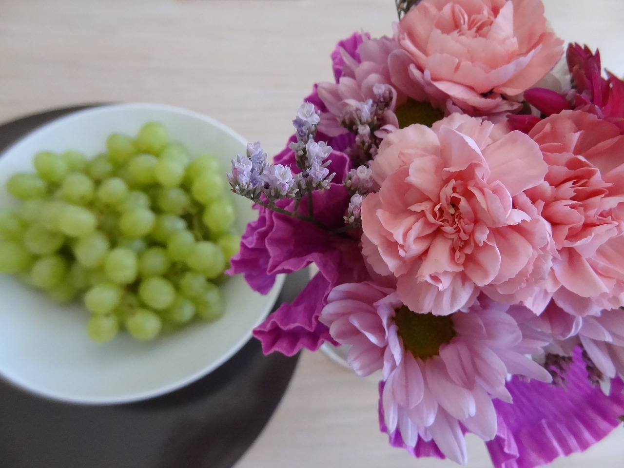 flowers  fruit  the grapes free photo