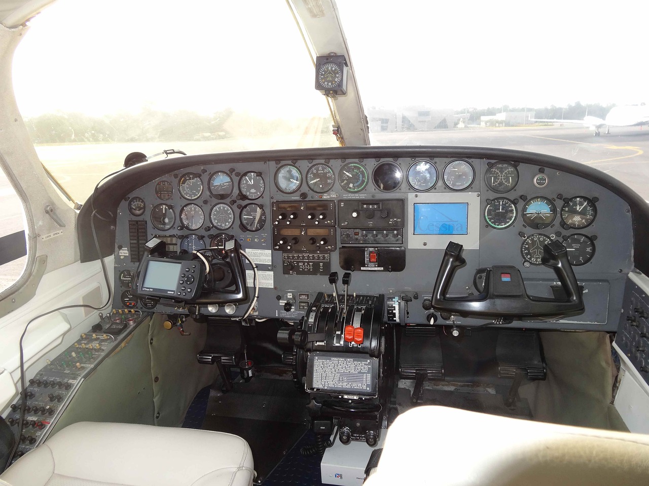 fly cockpit aviation free photo