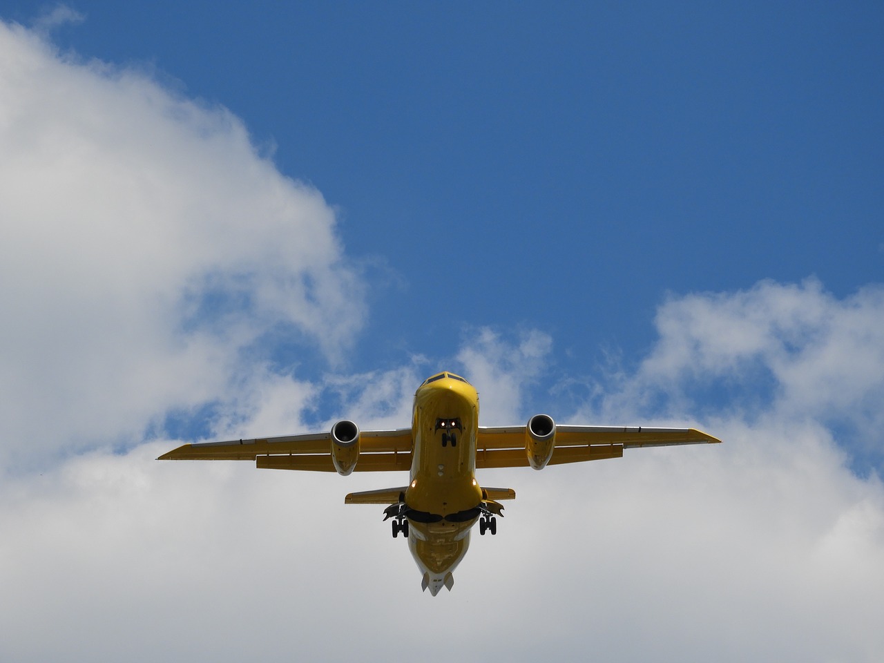 flyer aircraft landing free photo