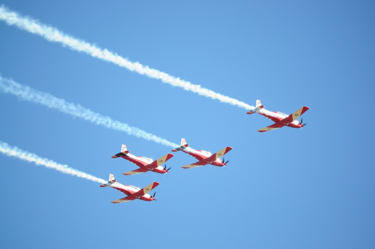 planes flying formation free photo