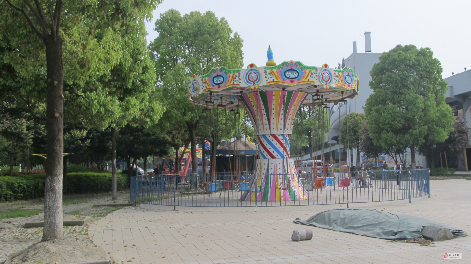 flying chair swing free photo