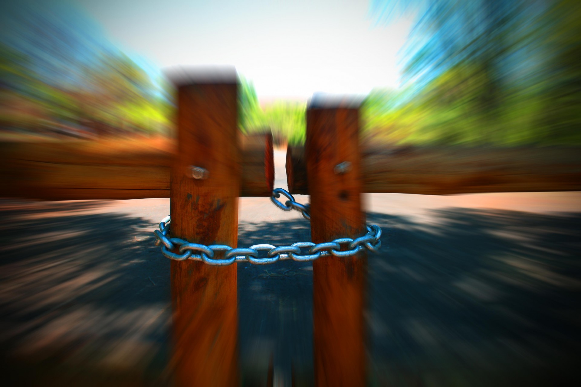 gate blur chain free photo