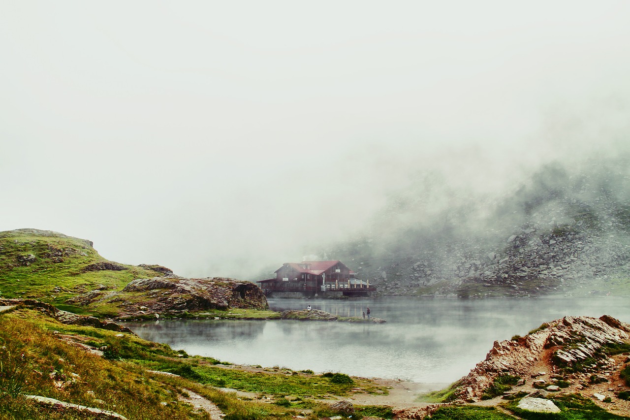 fog house lake free photo