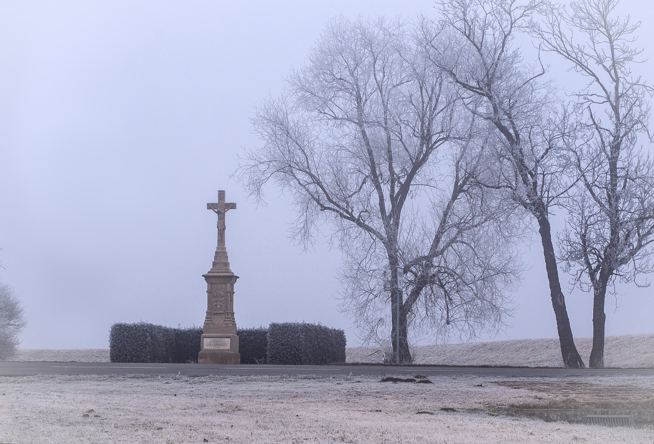 fog winter cross free photo