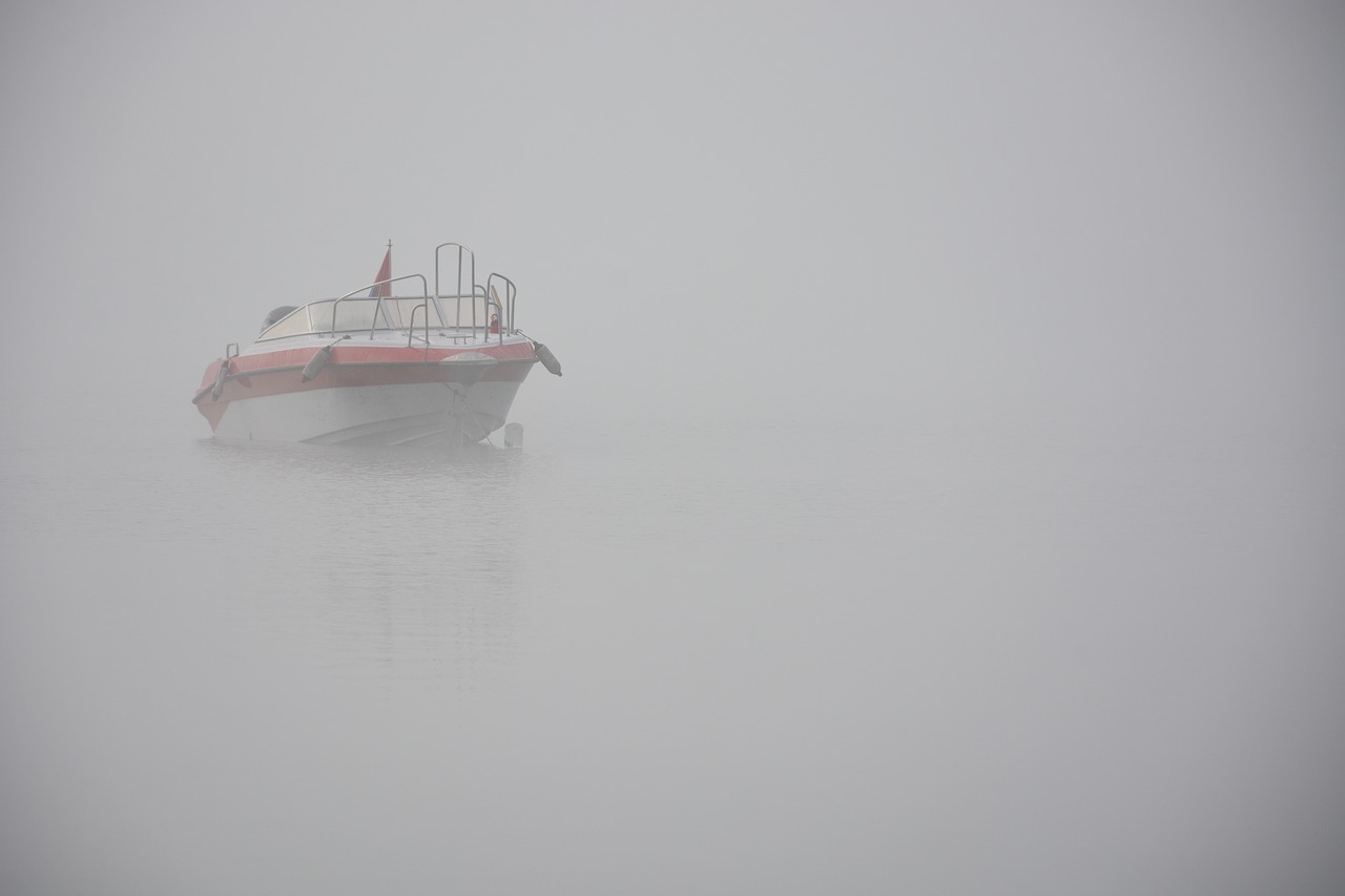 fog  boat  lake free photo