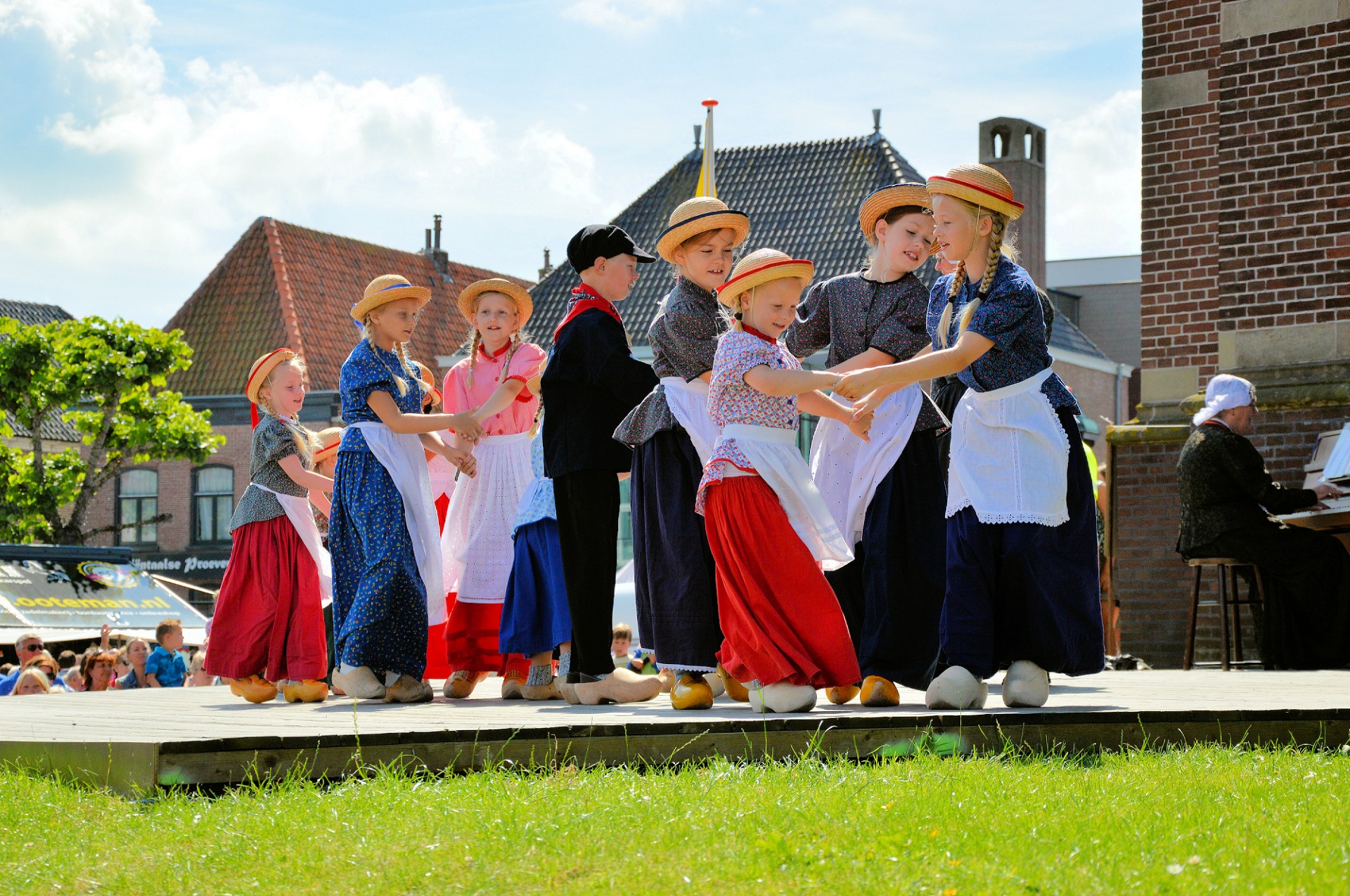 costumes tradition history free photo