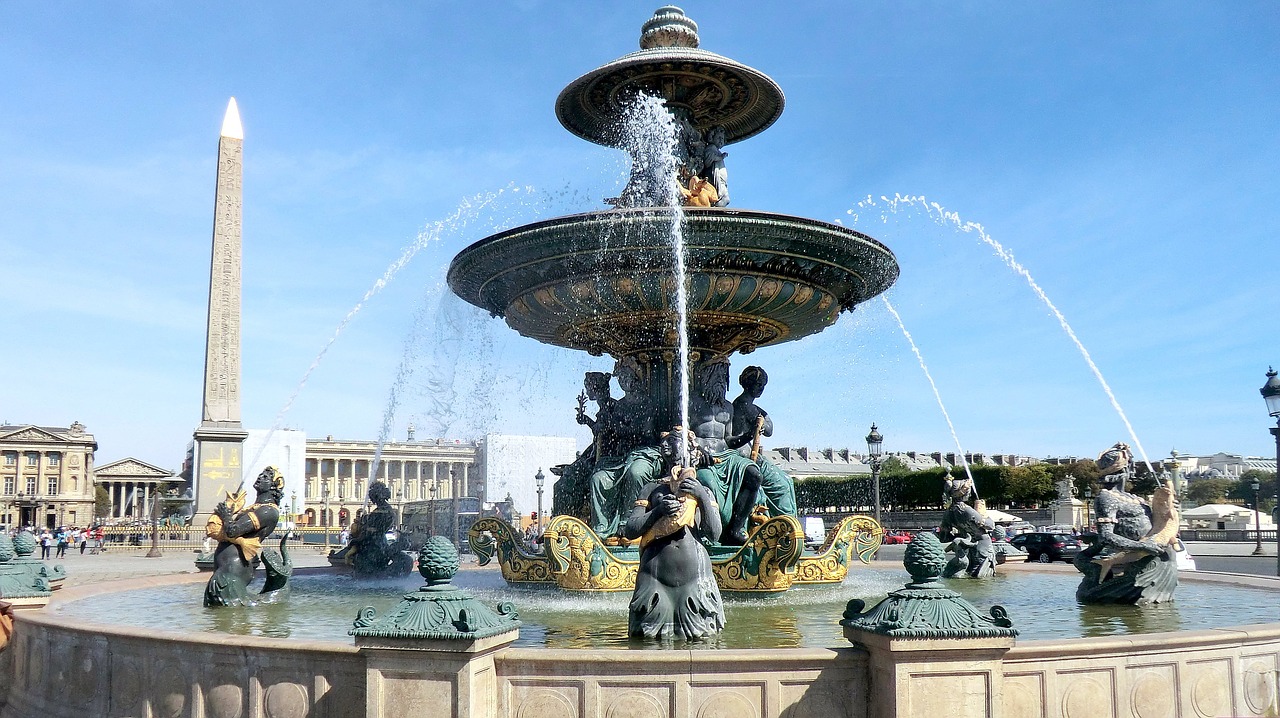 fontaine des mers  river gods  fountain free photo