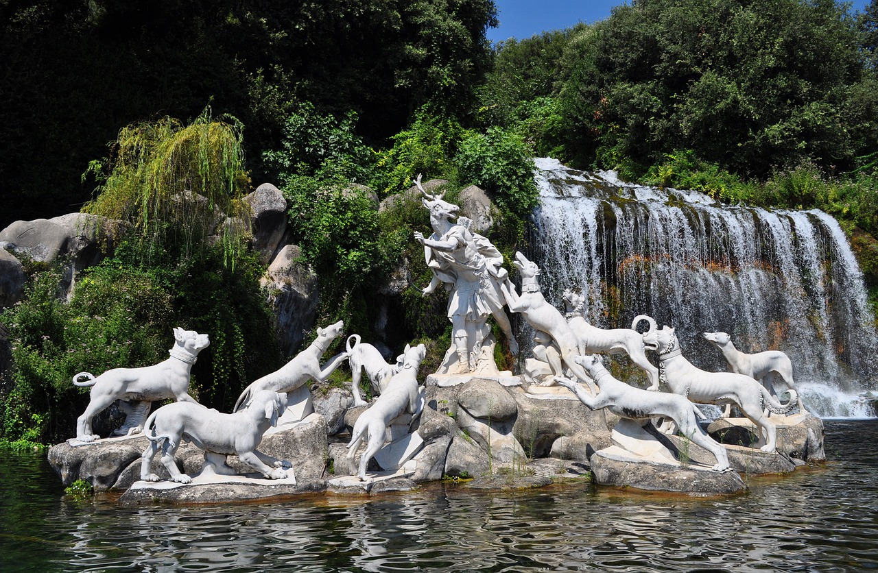 fontana waterfall royal palace free photo