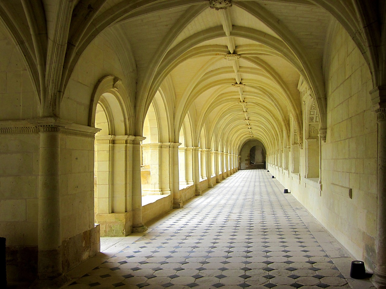 fontevraud abbey cloister france free photo