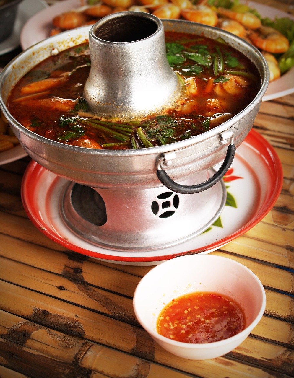 food thai soup with shrim sweet and sour thai soup free photo