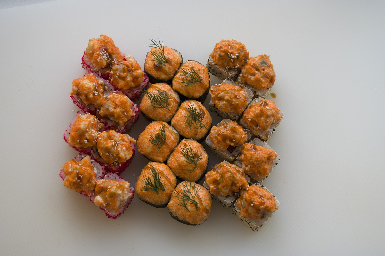 food sushi rolls free photo