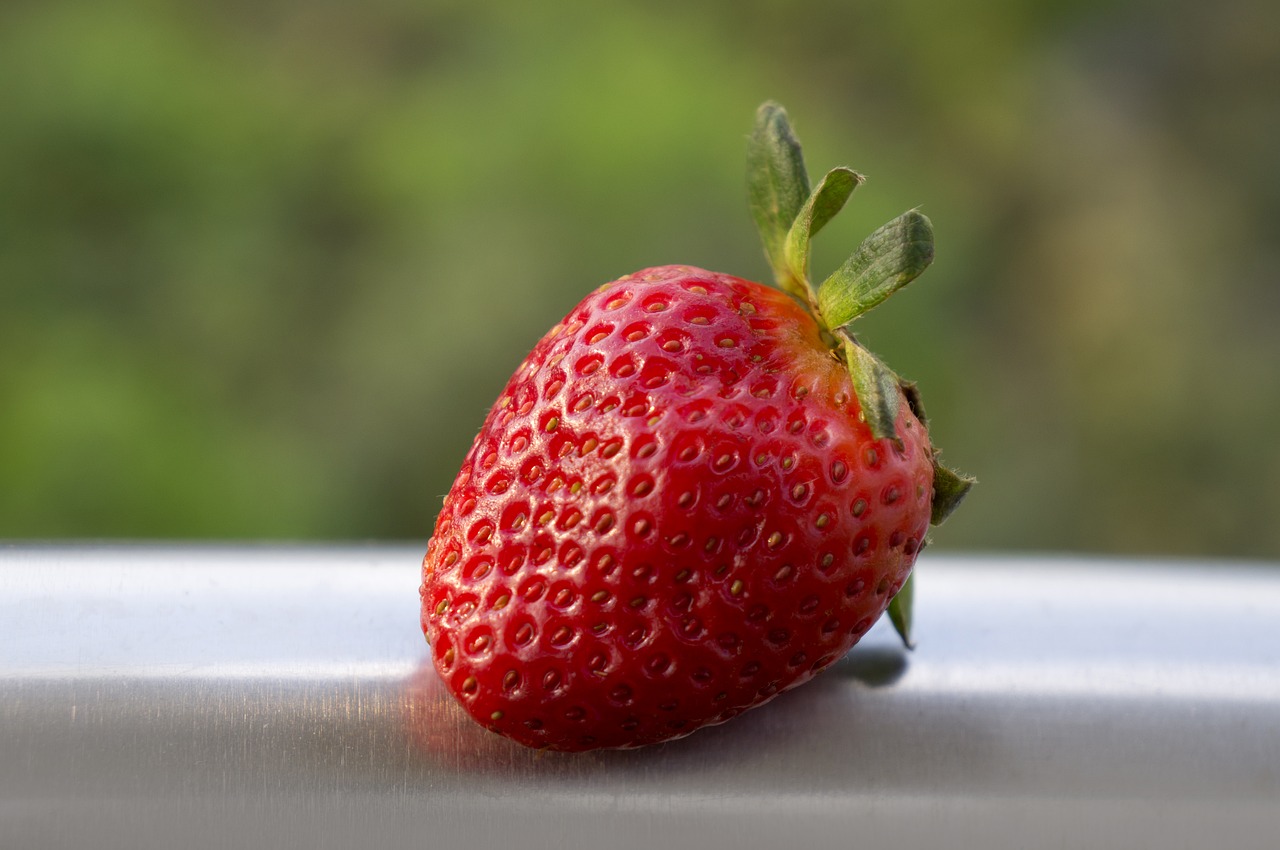 food fruits strawberries free photo