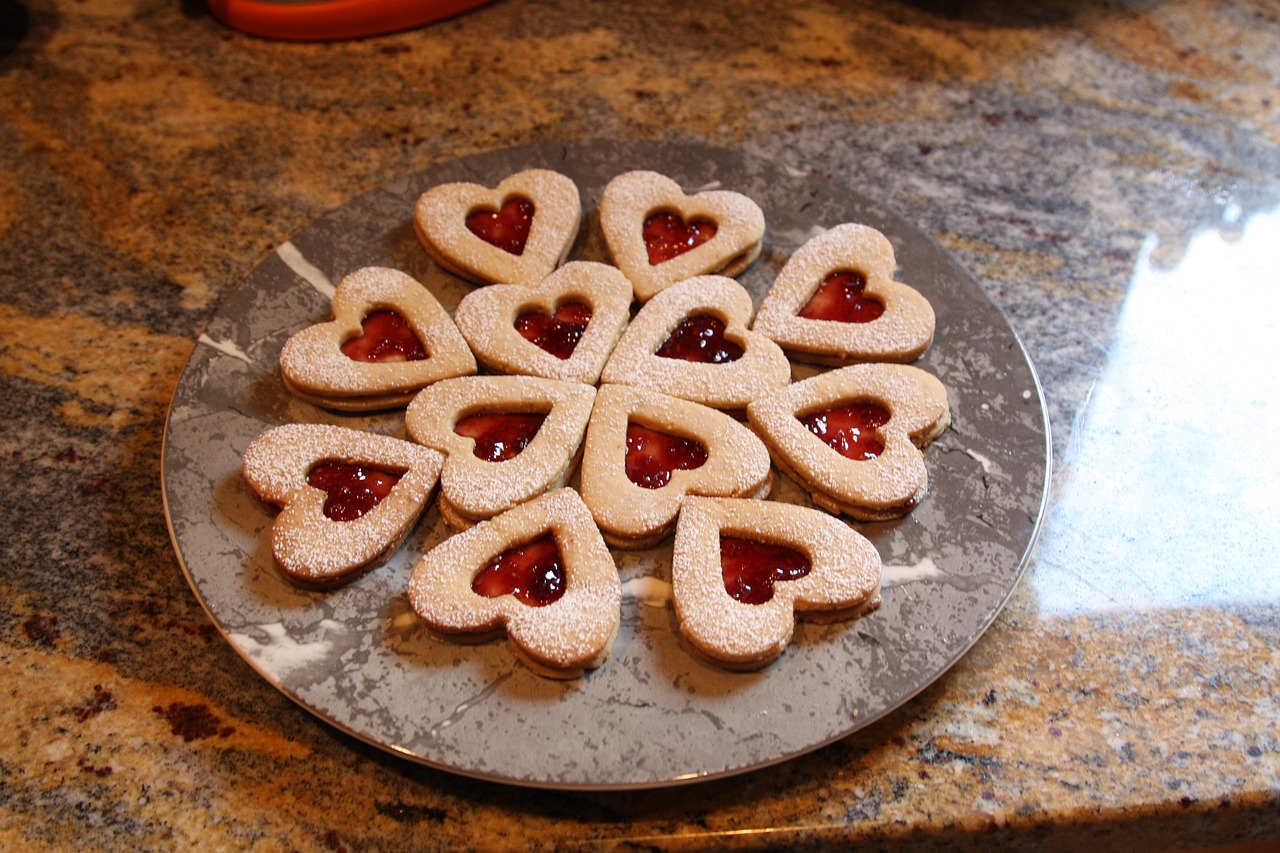 food linzer hearts cookie free photo