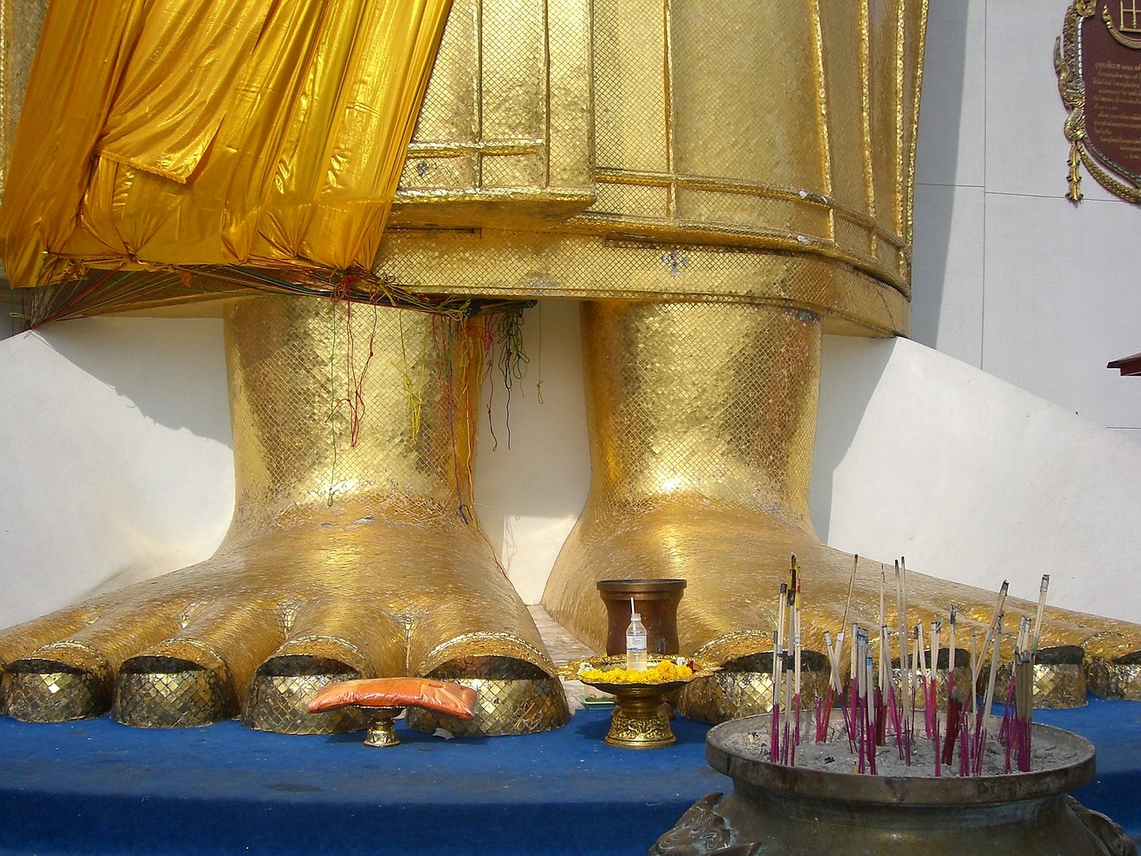 foot religion buddha statue free photo